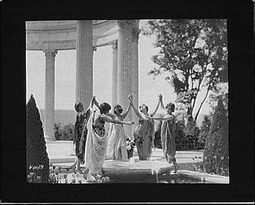 Anna Duncan, Irma Duncan, Maria Theresa Duncan, and two...