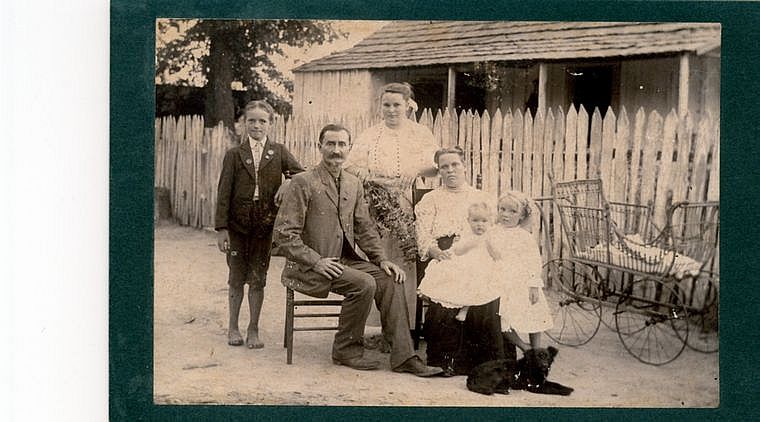 Jesse Perkins Sexton Family 1907