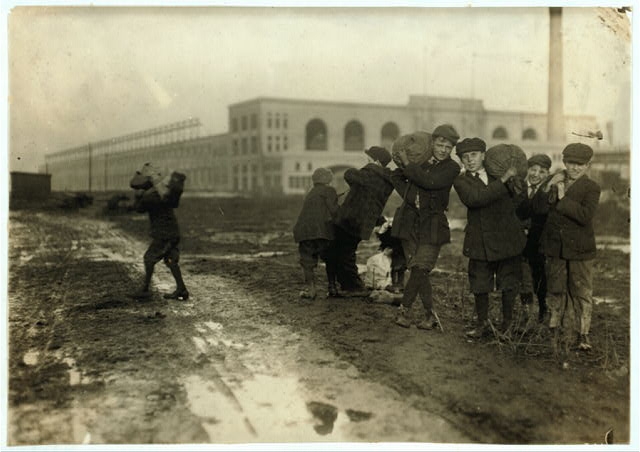 [Stealing coal from railroad coal-yard.] Location:...