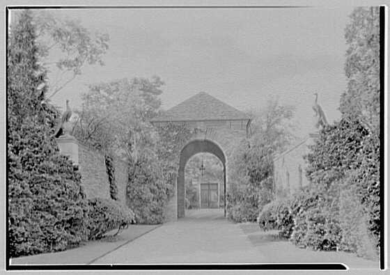 M.M. Van Beuren, residence in Middletown, Rhode Island....