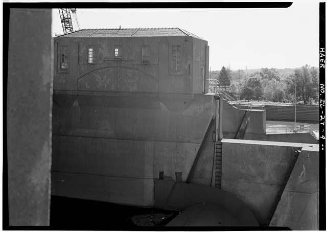 9. VIEW OF NORTH AND WEST SIDES OF TYPE IA PIER HOUSE,...