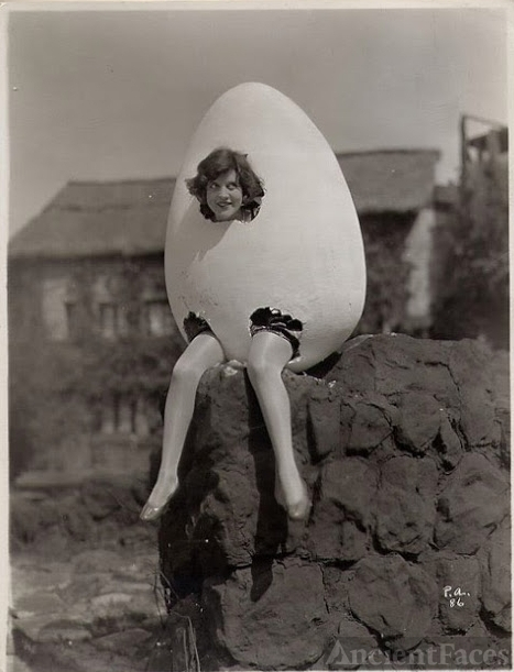 Halloween Egg - 1920's?