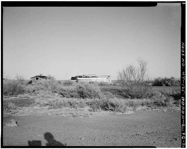 2. BUILDING NO. 211, LOOKING EAST - Wendover Air Force...