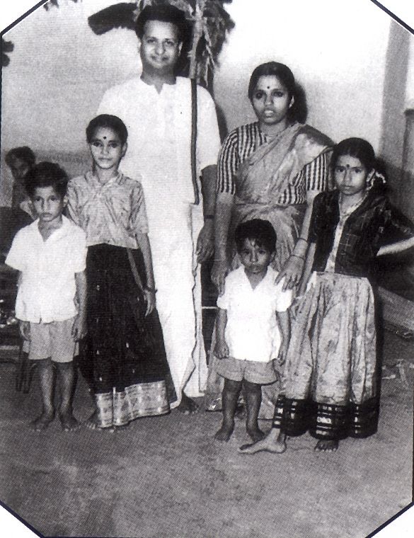 Seshendra Sharma with wife and children/1962