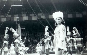 Ingeborg Rhodin and the Circus girls