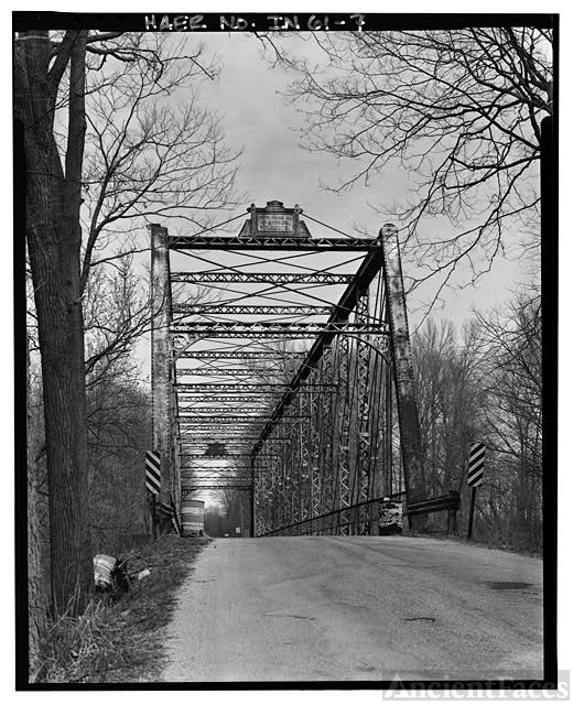 7. VIEW NORTH, SOUTH BRIDGE PORTAL - Wabash River Bridge,...