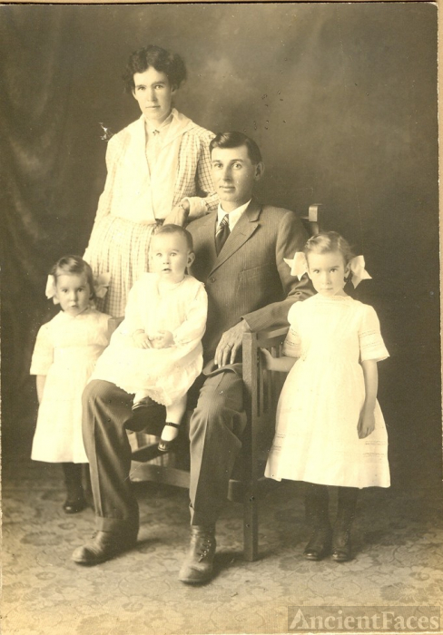 William Everett Sparks family 1917