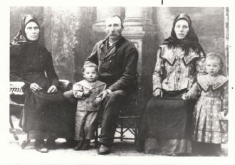 Catherine Putz Selinger & Family, 1907