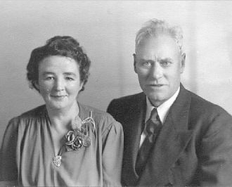 Roy & Twila (Davis) Swearingen, 1944