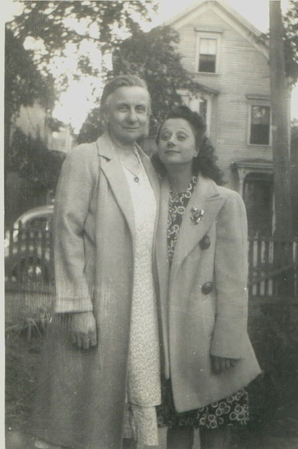 Dorothy (Bertram) & Alice Heidke, 1945
