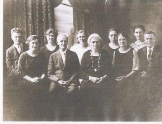 The Hugh and Rosa (Viviahn) Sheeks Family in 1922