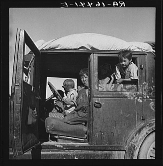 Migrant children from Oklahoma on California highway