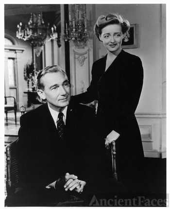 Paul Lukas and Bette Davis