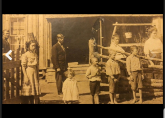 John Henry Gann in the Center. His father Vinyard to the left & his Family
