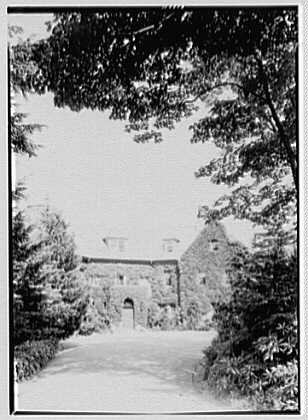 Charles Reed, residence in Tuxedo Park, New York. Vista...