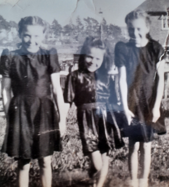 Beryl and her sisters VE day