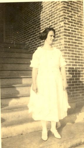 Laura Shaw Howze