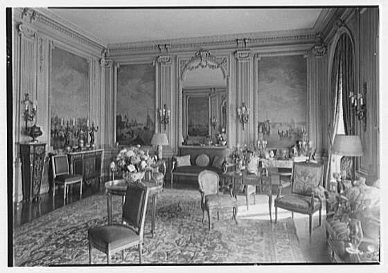 Mrs. George H. Warren, residence at 924 5th Ave., New...