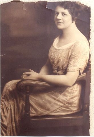 Nelle Nomikos