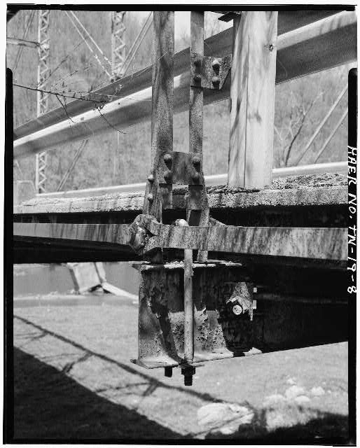8. VIEW OF TYPICAL BOTTOM CHORD CONNECTION, SOUTH...
