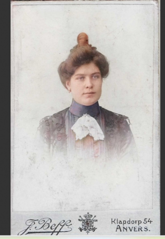 LOST & FOUND woman bun in hair