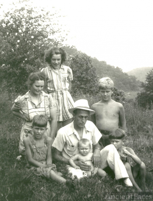 Gilliam Family, 1942