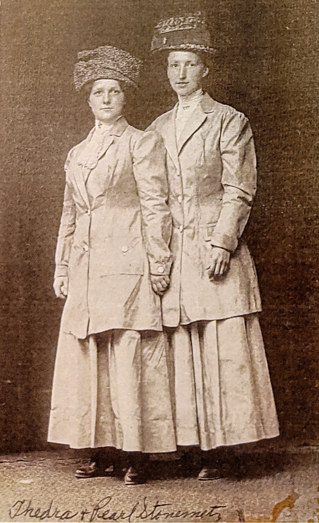 Therdra L (Stonemetz) and Pearl her sister