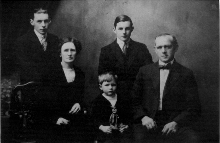 Margaret & George Stephens Family 1918