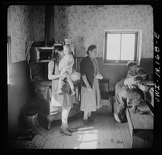 Trampas, New Mexico. The family of Juan Lopez at dinner