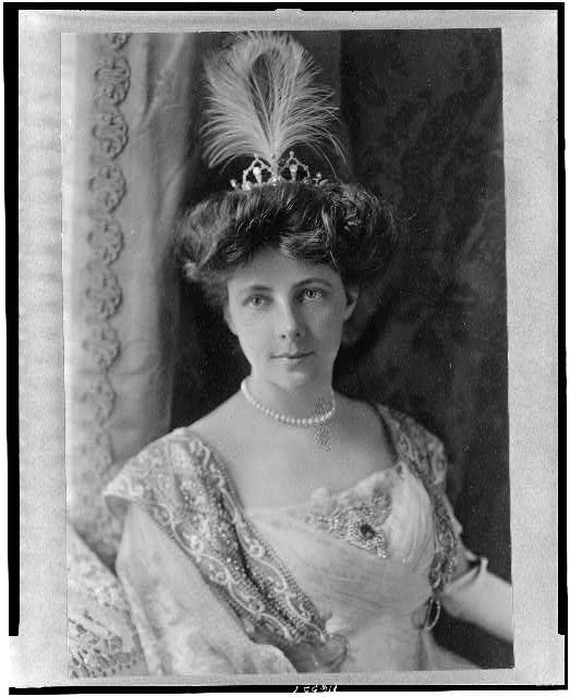 [Mrs. William Bourke Cockran, half-length portrait,...