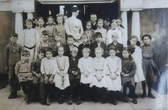 Scappoose school photo  1908
