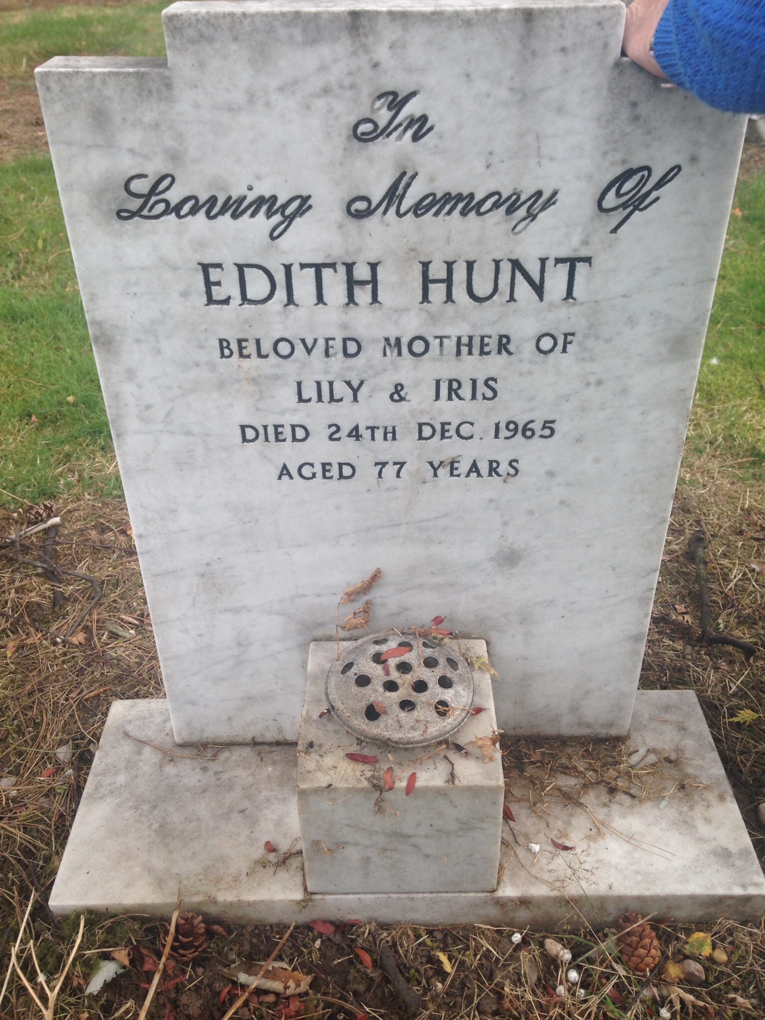 Edith Hunt Grave