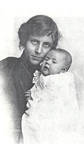 Elsie May Vallis-Smith holding infant daughter