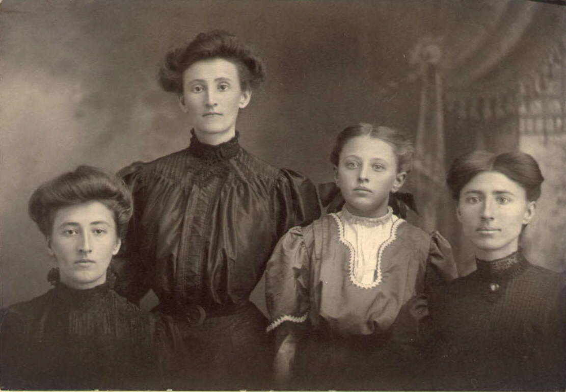Brown sisters 1907
