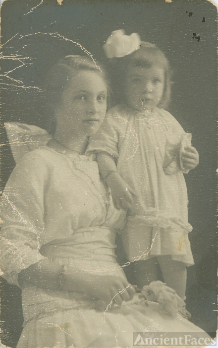 Runfina and Glenna Hobbs