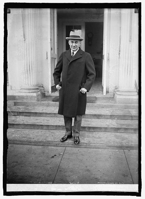 Gov. C.H. Cox of Mass. at W.H. [i.e., White House,...