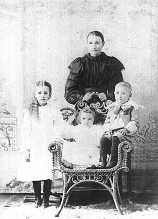 Anna Broddle Jones and children of KS