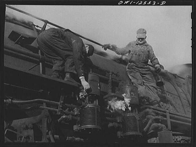 Chicago, Illinois. Engineer and fireman thawing out air...