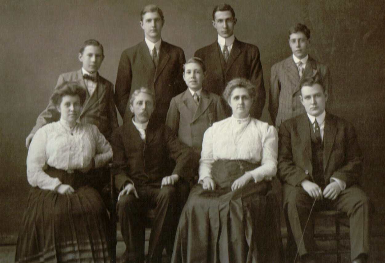Walter & Clara Coleman family c1908