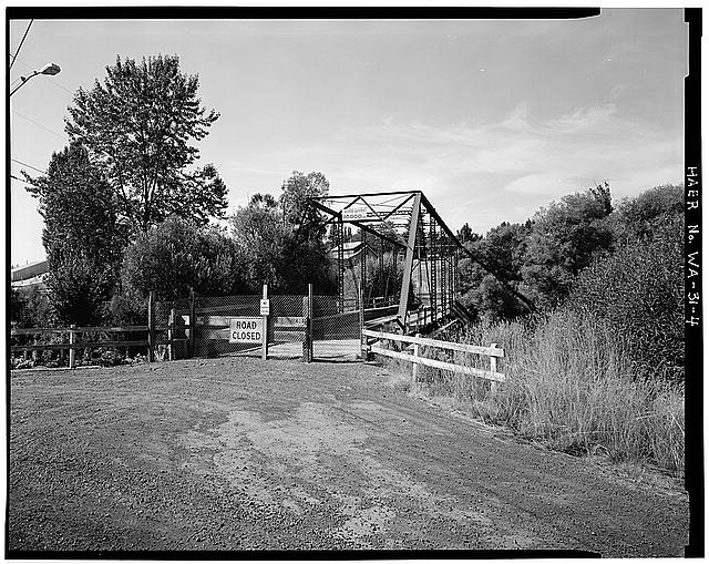4. VIEW SHOWING FOURTH STREET APPROACH TO BRIDGE, LOOKING...