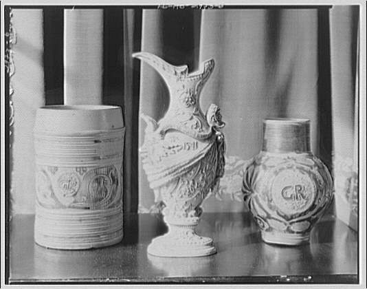 Furniture and other home furnishings. Assorted porcelain...