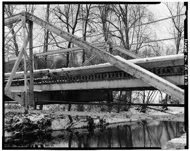 7. VIEW OF SOUTH TRUSS, PANEL FIVE, SHOWING FLOOR BEAMS,...