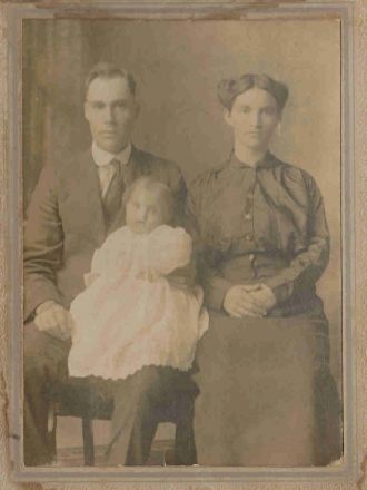 John James Pruitt & Elsie Graves Emerson w/ Flossie 1916