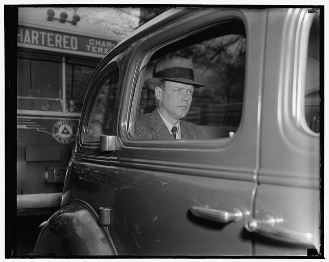 Lindbergh arrives at White House