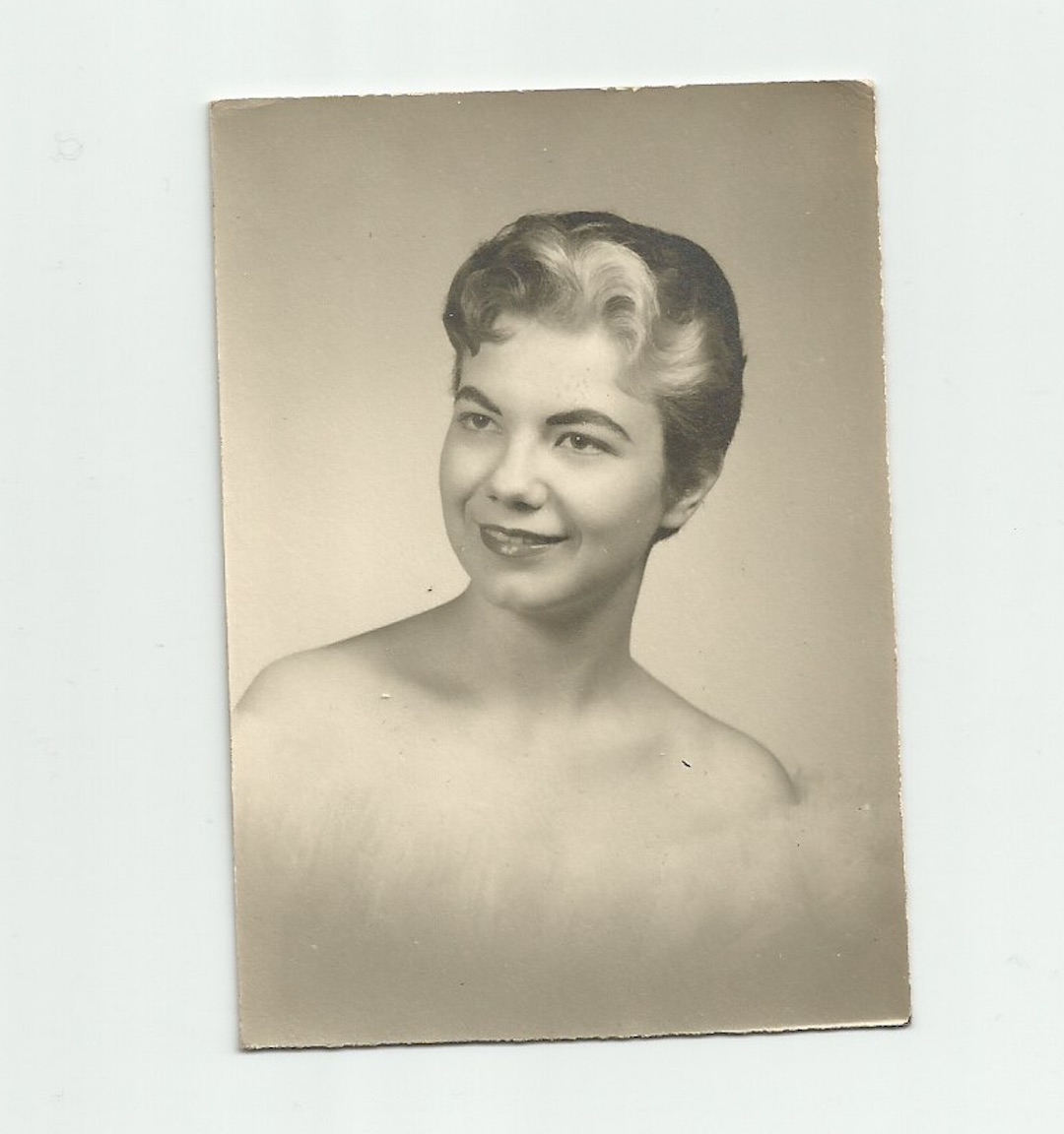 Sarah Ann Lipham's Senior Portrait