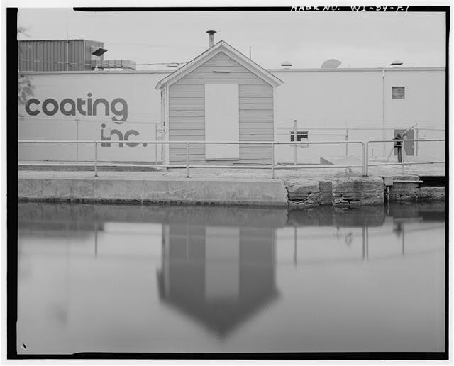 1. VIEW NORTH, Lock shelter - Appleton Locks & Dams, Lock...