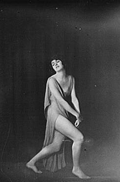 Isadora Duncan dancer