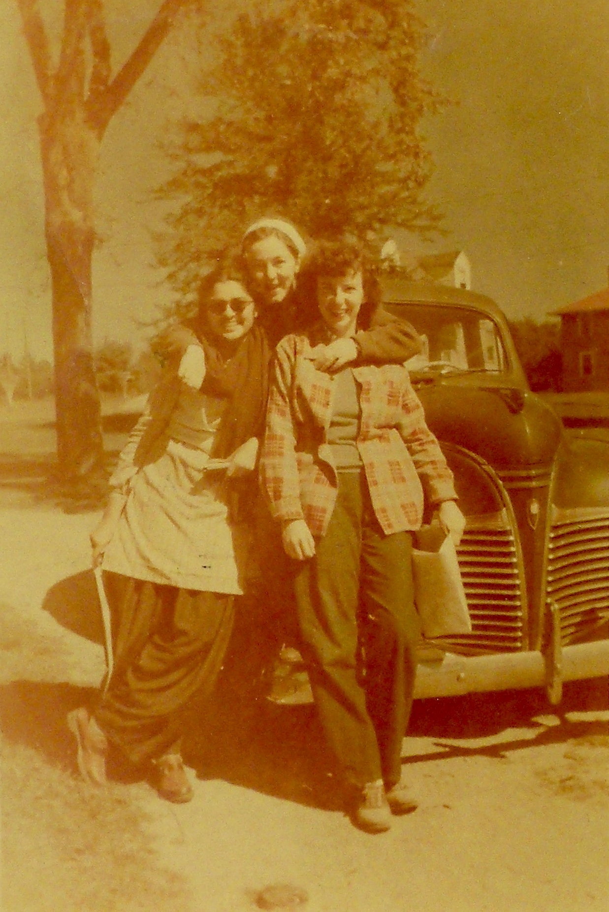 Mrs. Burman, Lea Hearn & Gen Clark, 1947