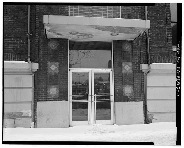 3. VIEW EAST, WEST FRONT, DETAIL OF MAIN ENTRANCE - Young...