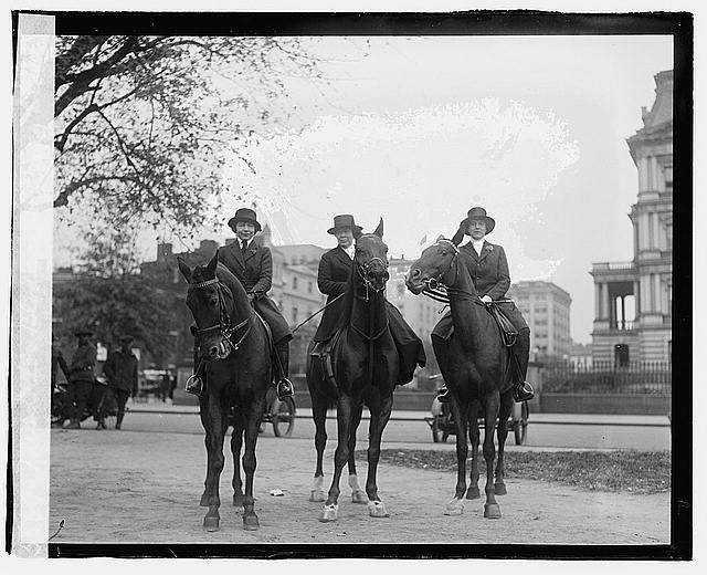 Mrs. Delos Blodgett & daughters
